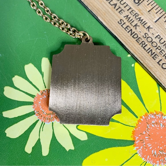 70s Medallion Necklace - Picture 6 of 7